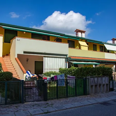Bright With Two Lovely Terraces *