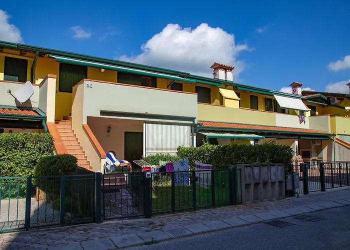Bright With Two Lovely Terraces *